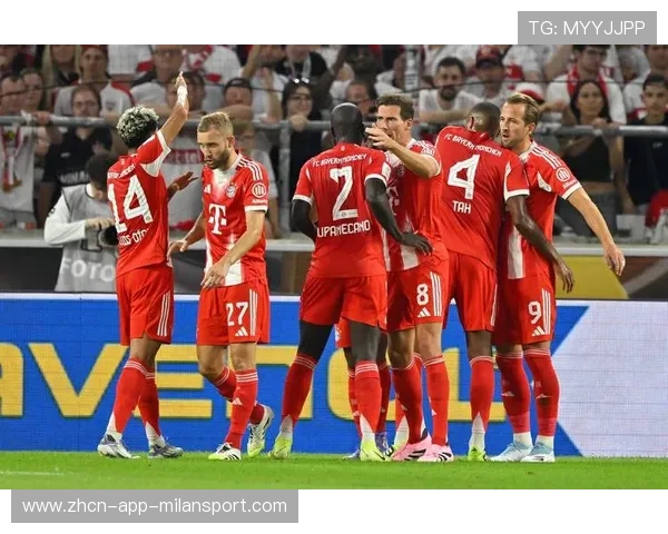 拜仁持续利用宽度创造威胁,中路压制更有力 拜仁持续利用宽度创造威胁,中路压制更有力