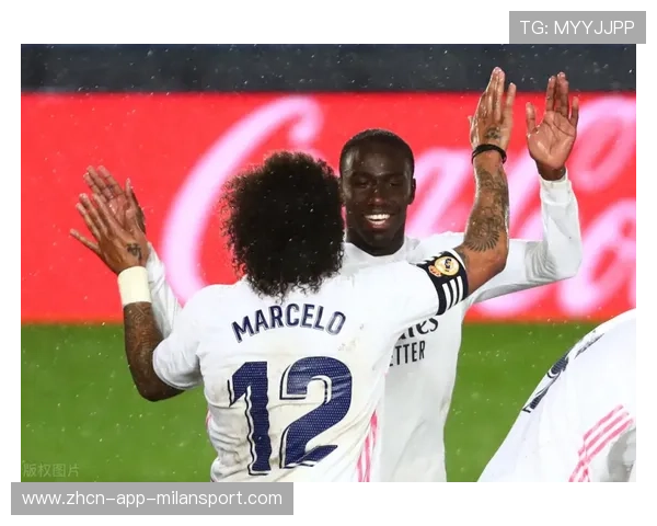 格雷森内切后搓射稍稍偏出