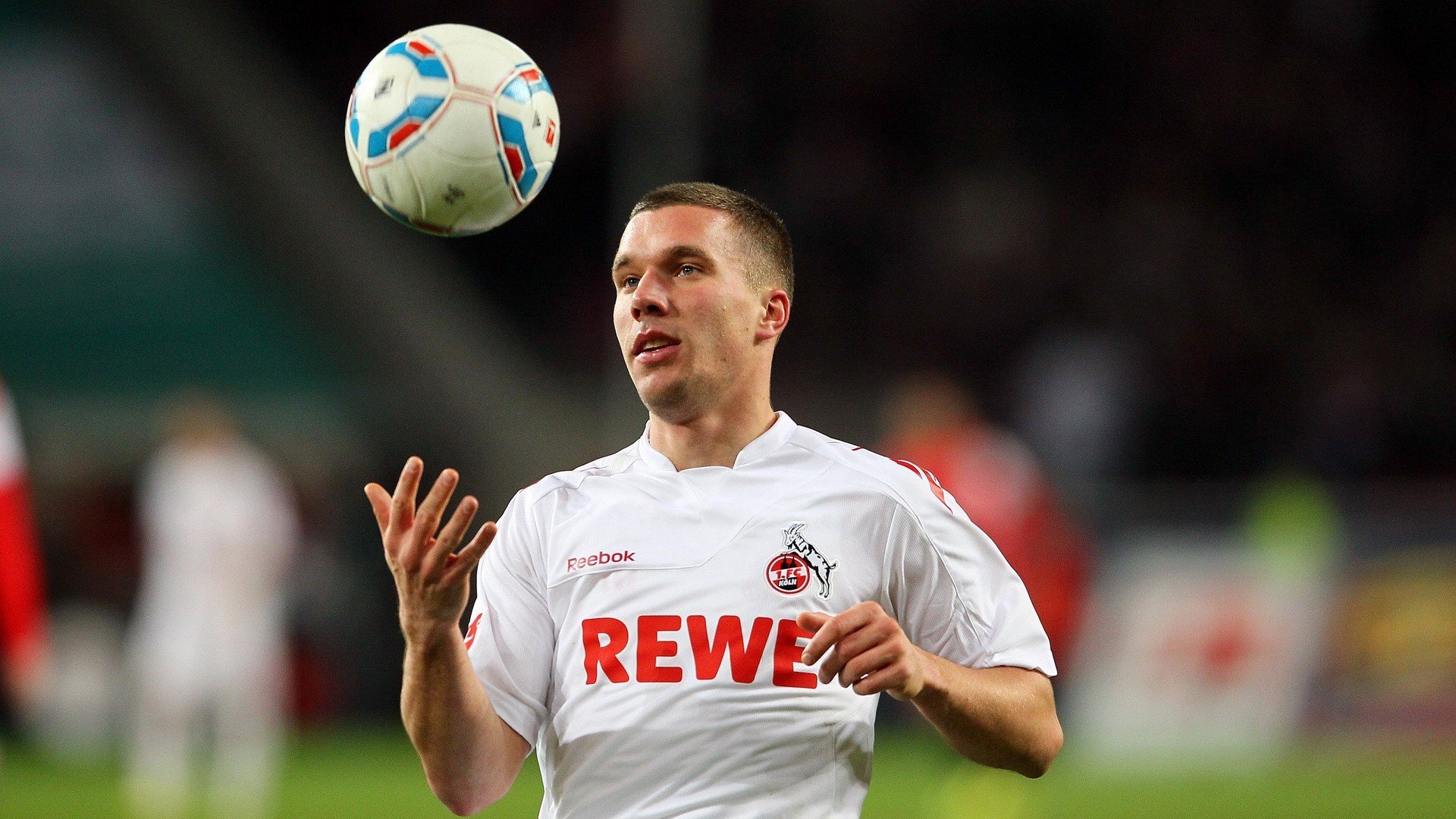 乔·波尔曼的个人突破和出色视野，为袋鼠队创造多次得分机会，乔丁·波尔特