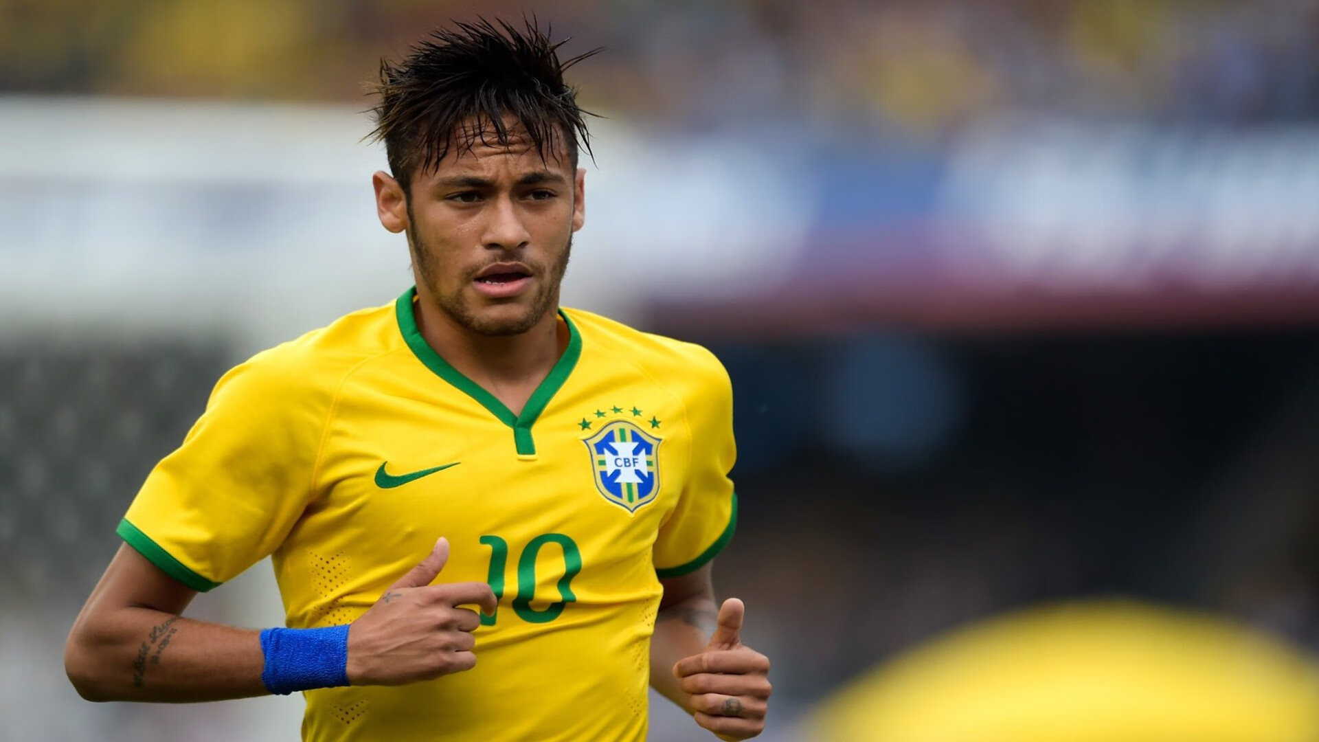 全黑队的每次进攻和防守都极具威胁，是橄榄球锦标赛中的顶尖球队